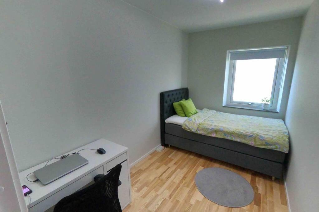 Homestay - Private Room In An Apartment Гётеборг Экстерьер фото