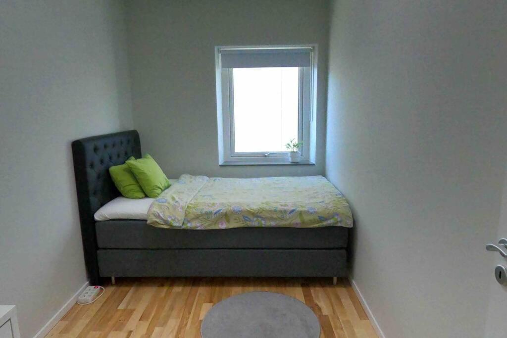 Homestay - Private Room In An Apartment Гётеборг Экстерьер фото