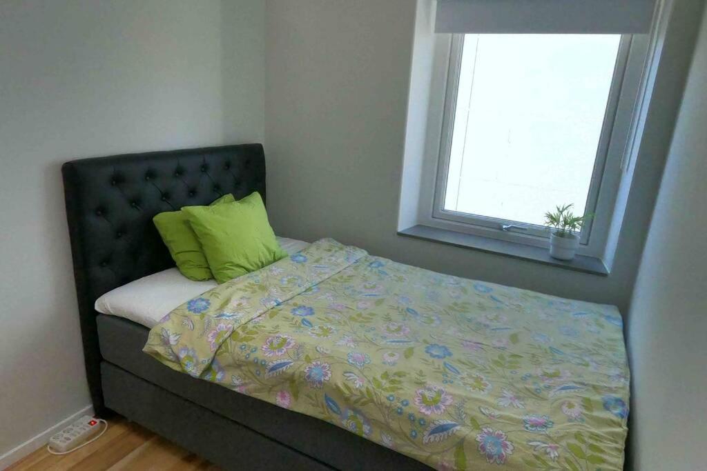 Homestay - Private Room In An Apartment Гётеборг Экстерьер фото