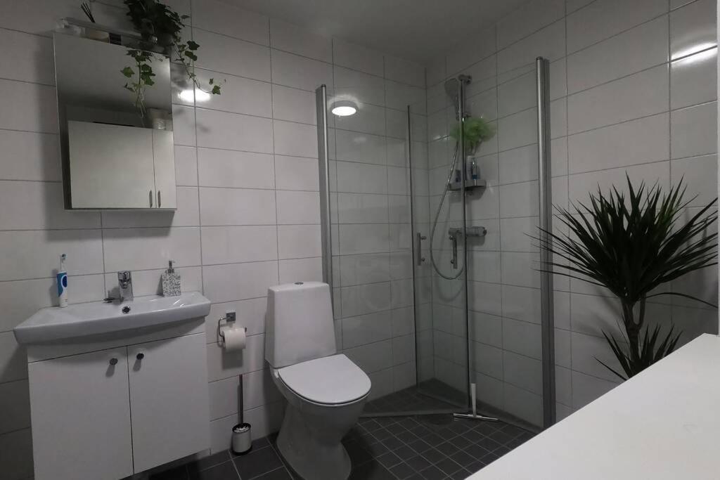 Homestay - Private Room In An Apartment Гётеборг Экстерьер фото
