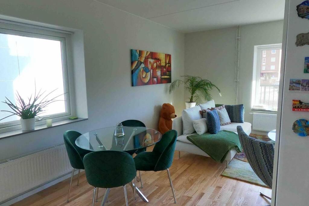 Homestay - Private Room In An Apartment Гётеборг Экстерьер фото